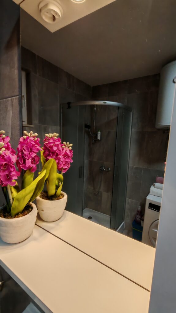 Kupaona, toilet, kastel stari, croatia