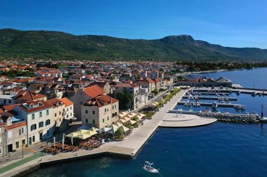 pogled iz zraka na kastelansku rivu